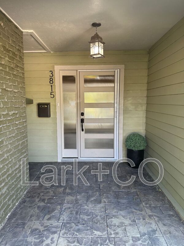 Building Photo - 3815 E Easter Pl