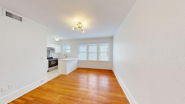 Building Photo - Remodeled Unit in RIVERSIDE! ONE MONTH FREE!