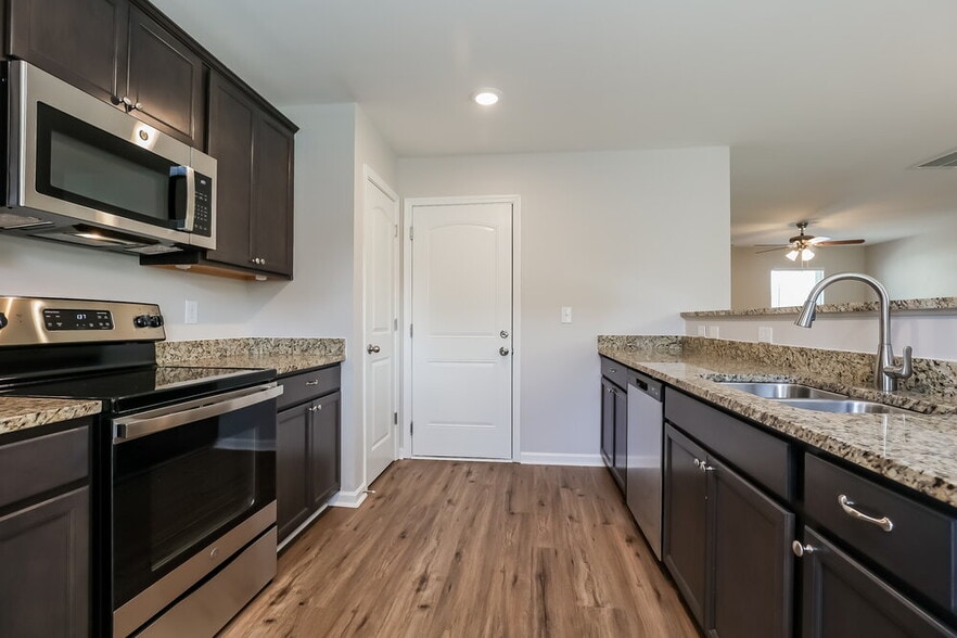 Building Photo - 408 Bronson Dr