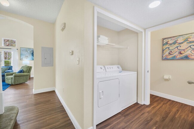 Building Photo - 2780 Sun Key Pl