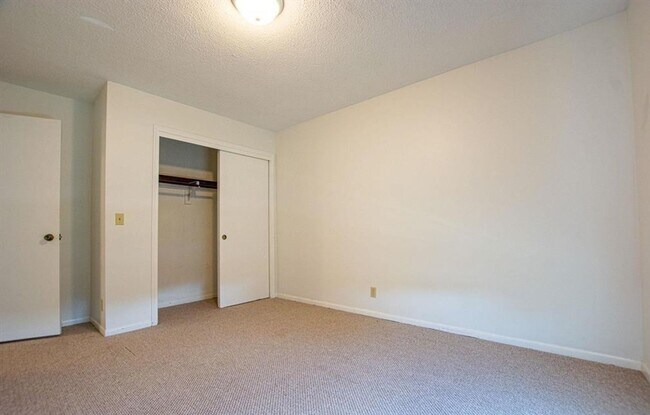 Building Photo - WELCOME HOME!