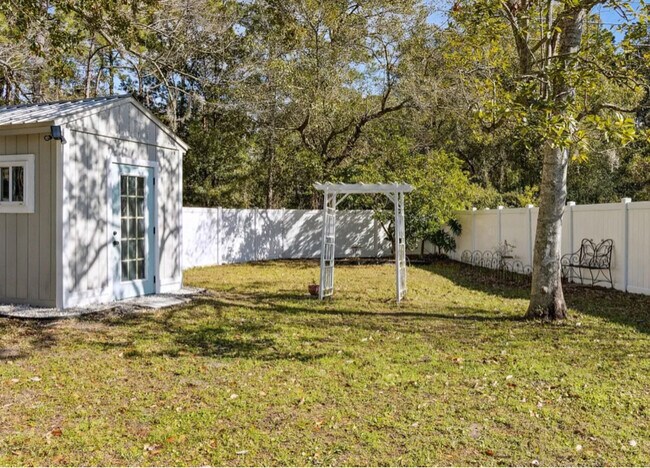 Building Photo - 96038 Maple Ct
