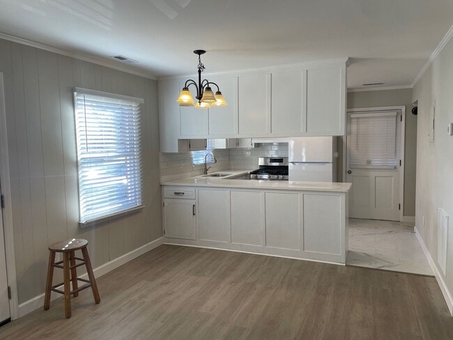 Building Photo - 752