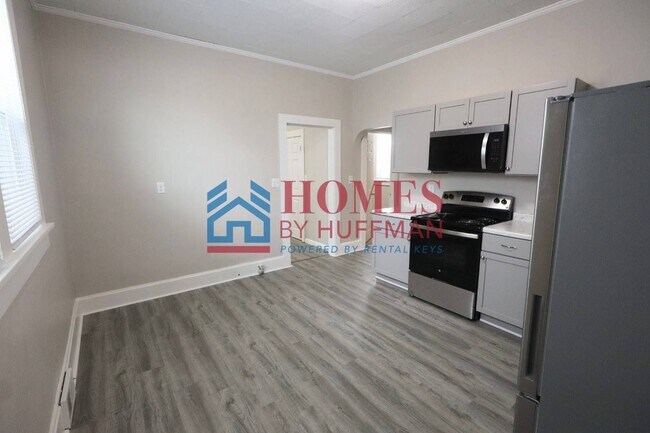 Building Photo - Two Bedroom House