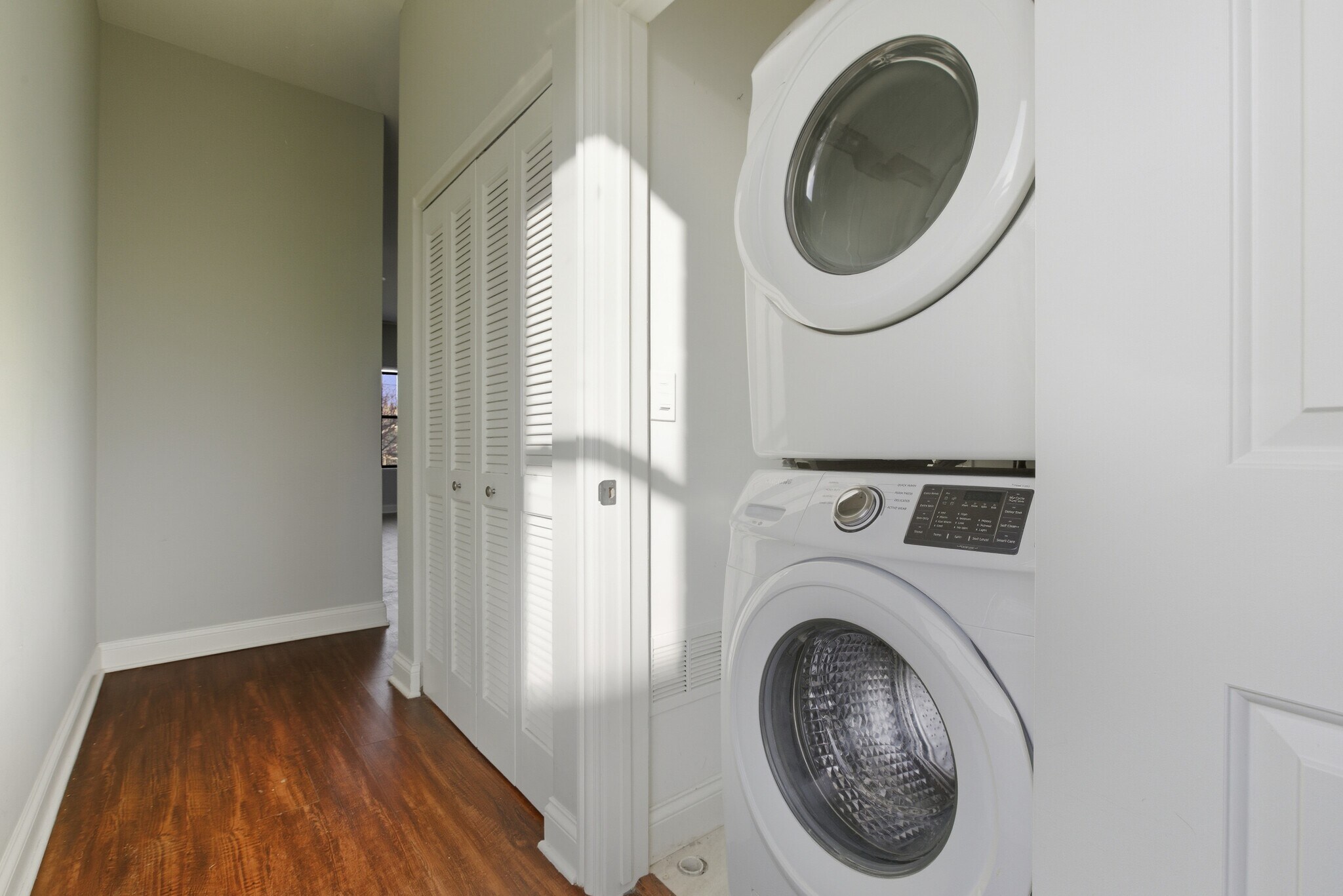 Building Photo - 2253 W 19th St