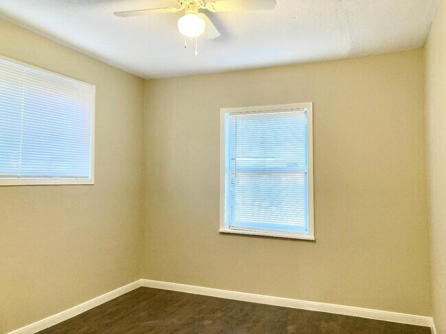 Building Photo - 6834 Driftwood St