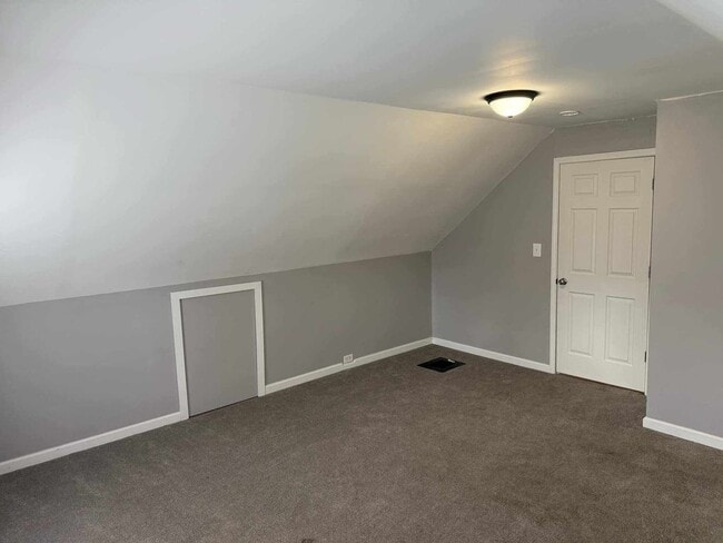 Building Photo - MASSIVE 4 bedroom, 2 bathroom house. RENOVATED