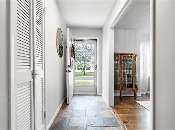 Building Photo - 9727 Canterbury St