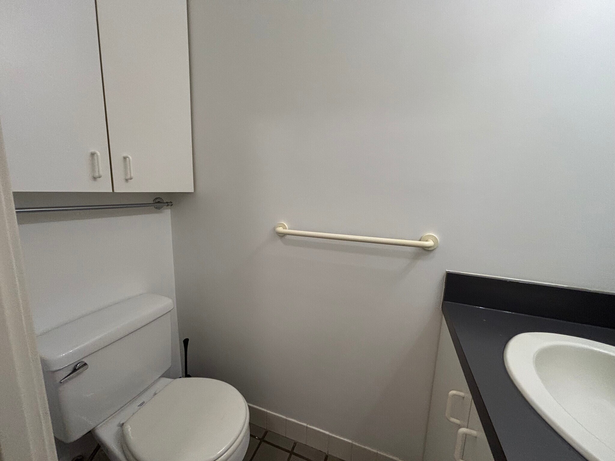Building Photo - 218 Thorndike St