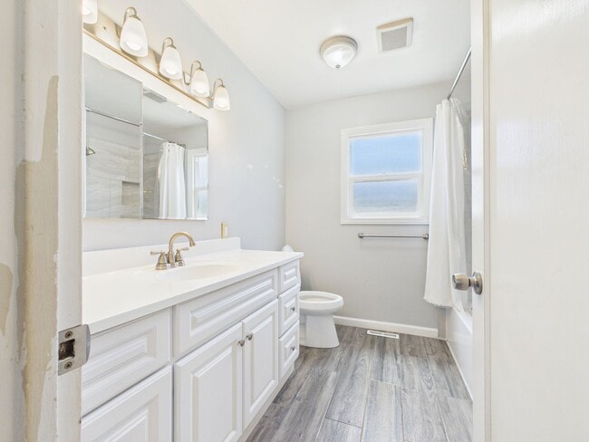 Building Photo - Del Rey Oaks Charmer for Rent