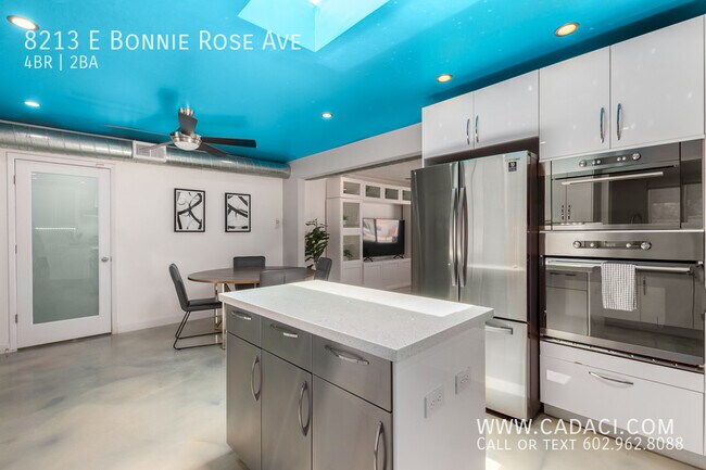Building Photo - 8213 E Bonnie Rose Ave