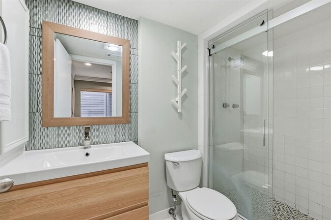 Building Photo - 112 World of Tennis Sq