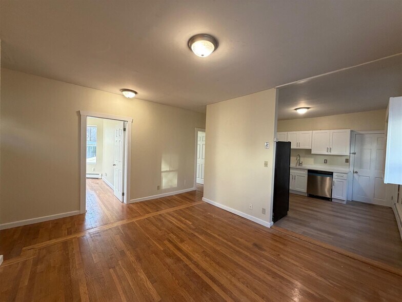 Building Photo - 71 Winchester St