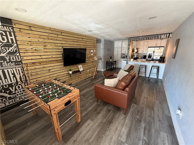 Building Photo - 13118 Feather Sound Dr