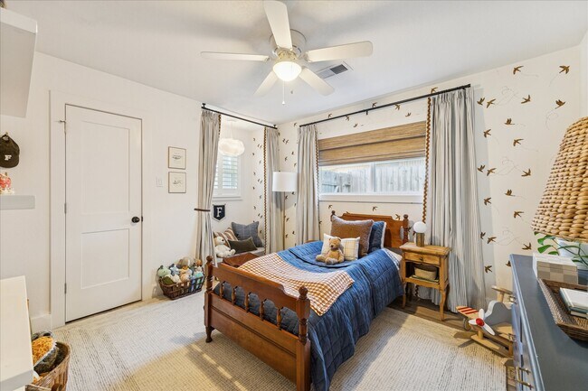 Building Photo - 5907 Hewitt Dr