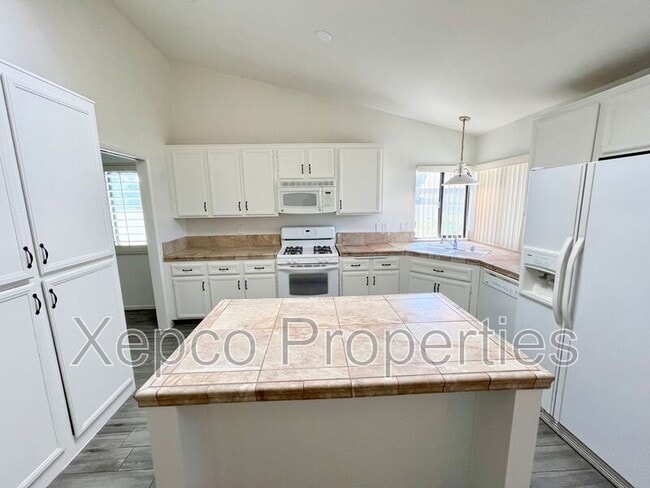 Building Photo - 43922 Warner Trail