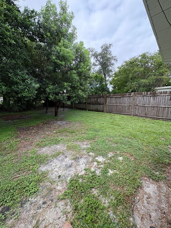 Building Photo - Renovated 3 bedroom house in the heart of ...