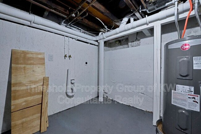 Building Photo - 786 Thomas Ave