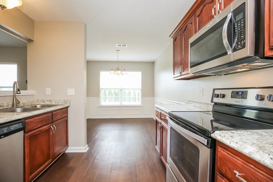 Building Photo - 2943 Hollicom Dr