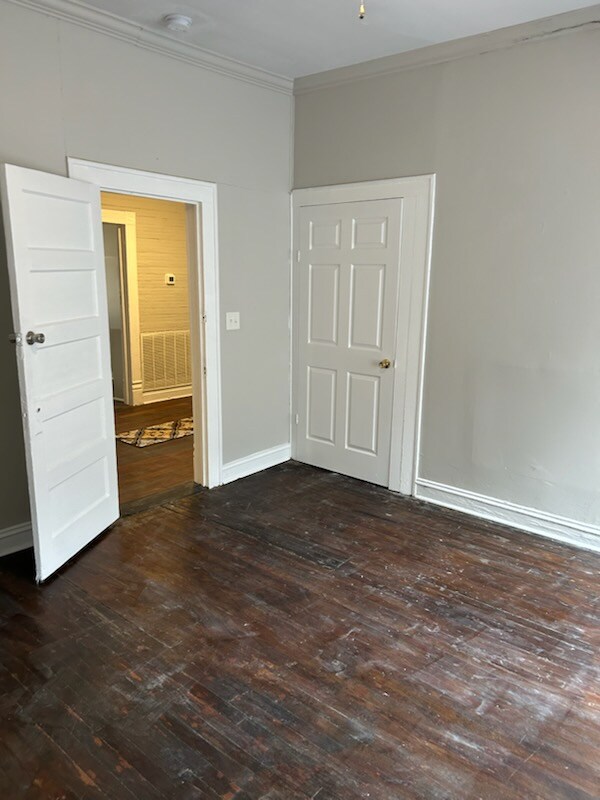 Building Photo - 927 S Jackson St