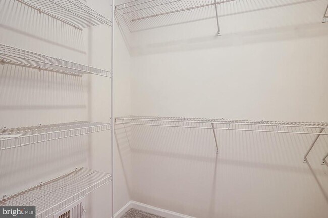 Building Photo - 23230 Milltown Knoll Square