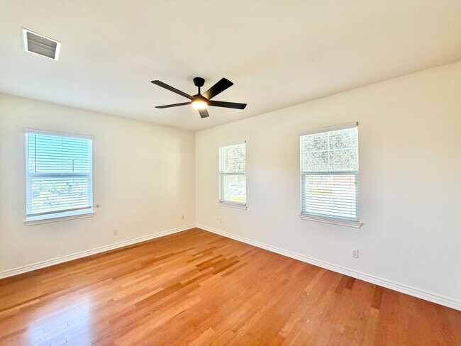 Building Photo - Blackmore Ranch Cul-de-Sac Home w/ Loft, 3-Car Tandem Garage & RV Parking