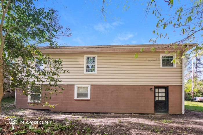 Building Photo - 2139 Charles St