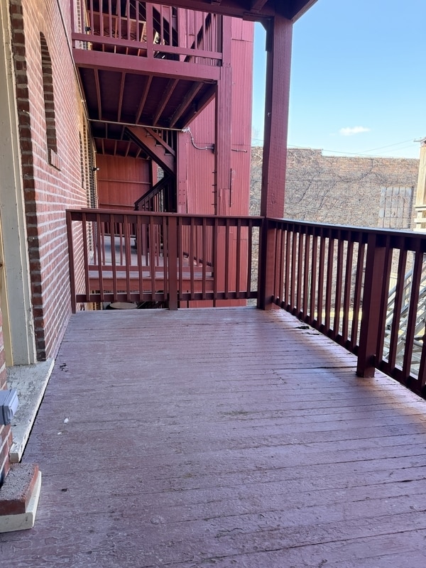 Building Photo - 604 W 3rd St