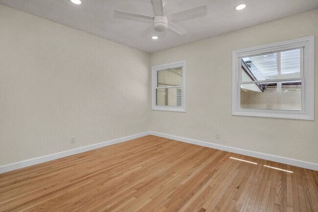 Building Photo - Stunning remodeled home in Silverlake!!