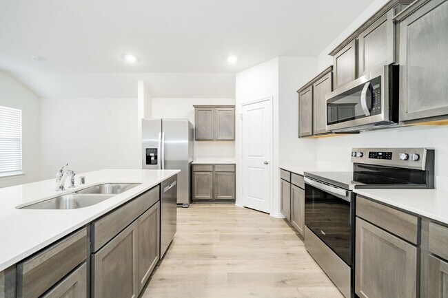 Building Photo - 2139 Thornton Dr