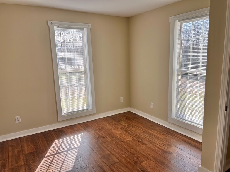 Building Photo - 1936 N Dixie Ave