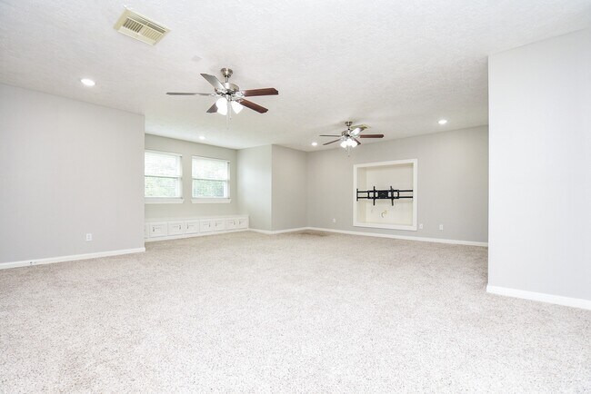 Building Photo - 15831 Conners Ace Dr