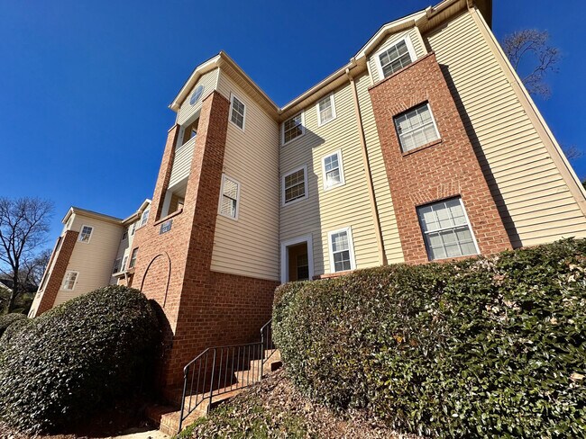 Building Photo - Salem Village