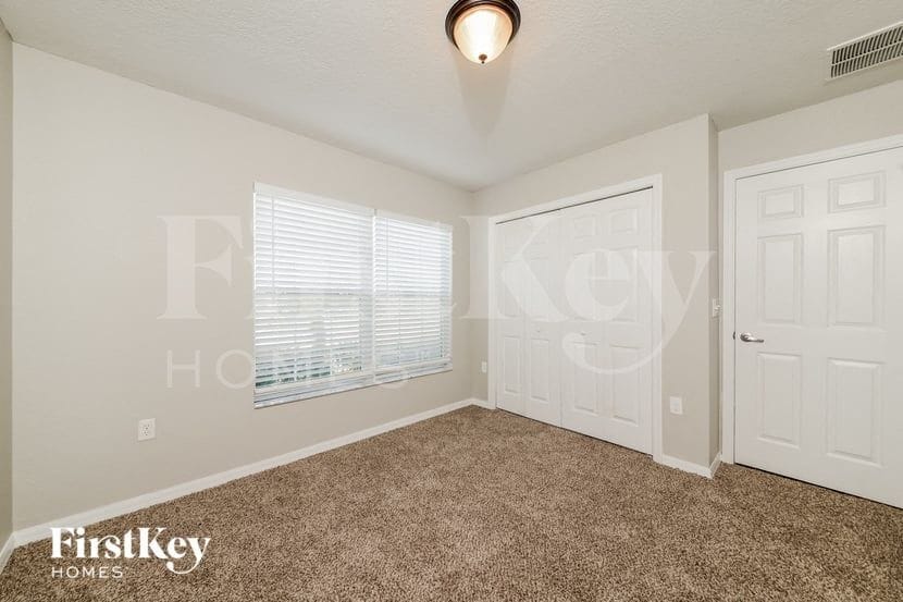 Building Photo - 2318 11th Ave E