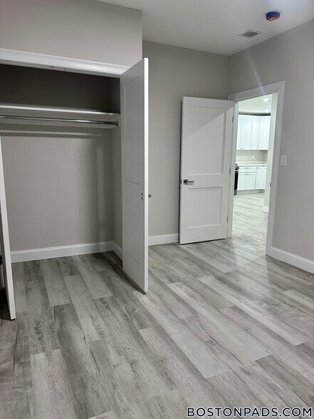 Building Photo - 55 Burrell St