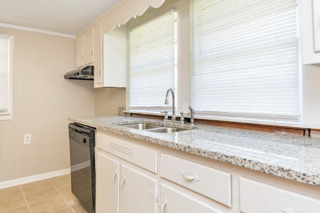 Building Photo - Lovely 3-Bedroom Home in the Heart of Pleasant Grove