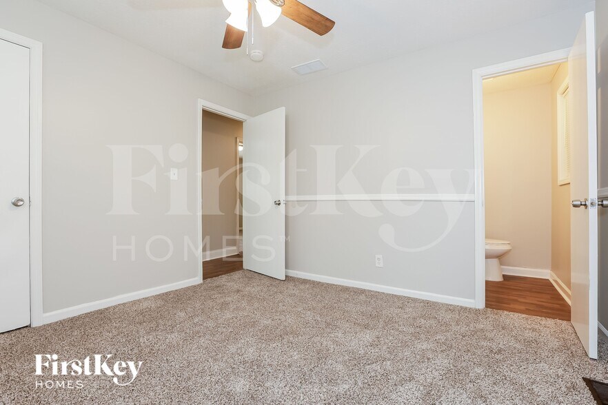 Building Photo - 4971 Oakdale Dr