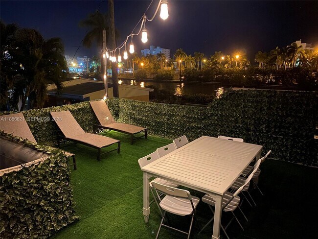 Building Photo - 701 Hollywood Blvd