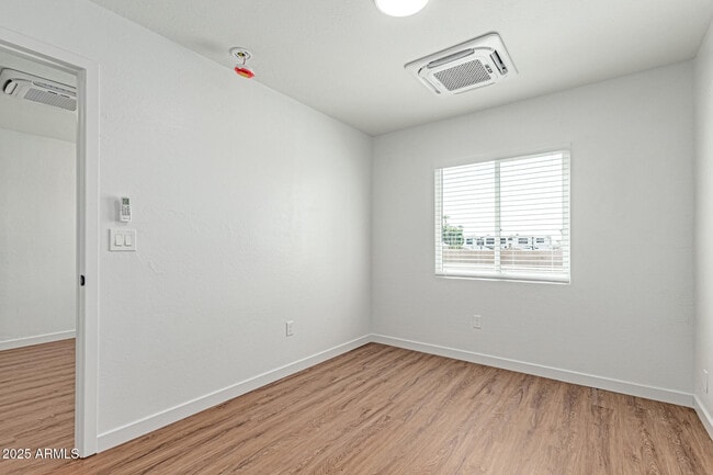 Building Photo - 1932 E Carver Dr