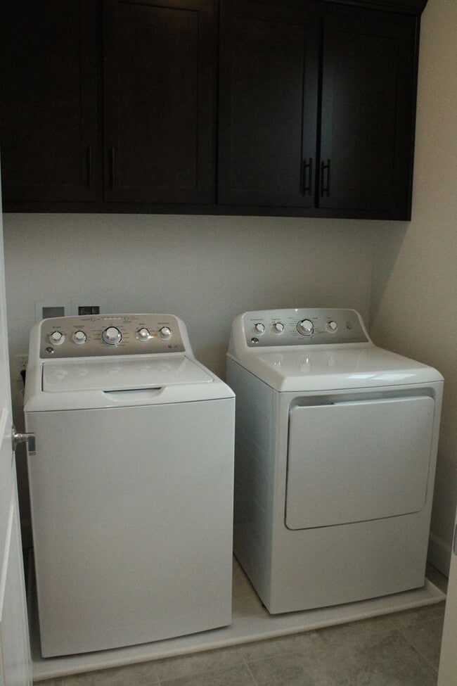 Building Photo - 4 Bedroom / 3 Bath House with Solar in San Marco Community-Close to Bart!