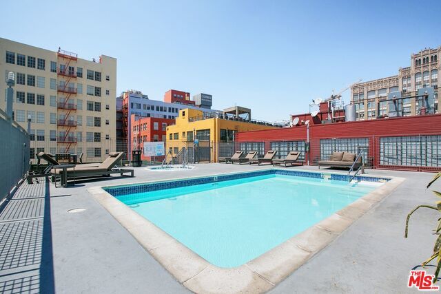 Building Photo - 738 S Los Angeles St