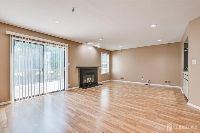 Building Photo - 3902 Springbrook Dr