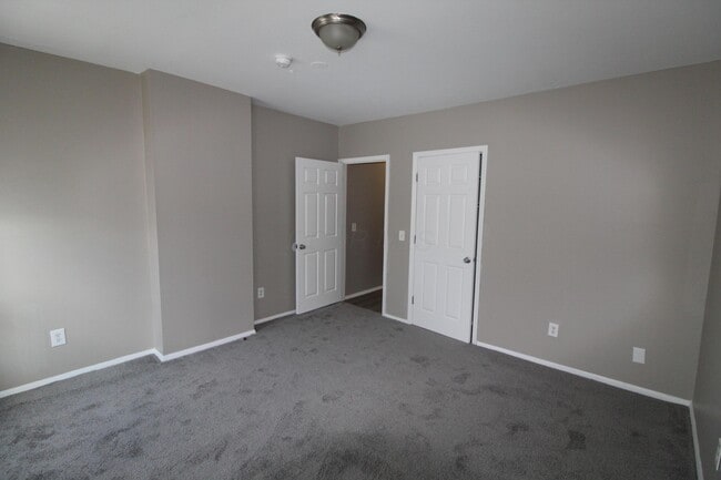 Building Photo - 392 N Garfield Ave