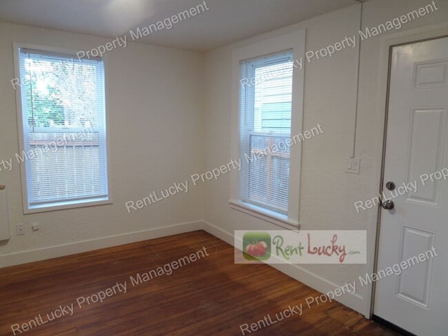 Building Photo - 2110-2116 NE 85th St