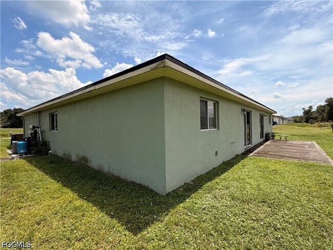 Building Photo - 2206 Keith Ave S