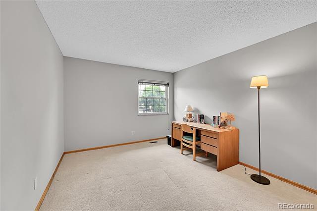 Building Photo - 2650 S Vaughn Way