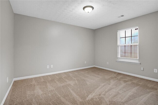Building Photo - 241 Village Square Dr