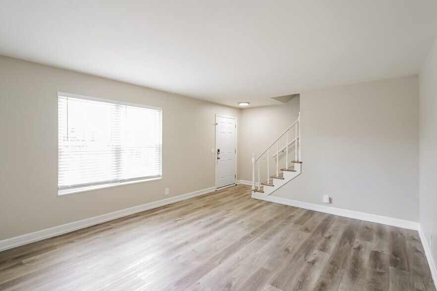 Building Photo - 4000 Anderson Rd