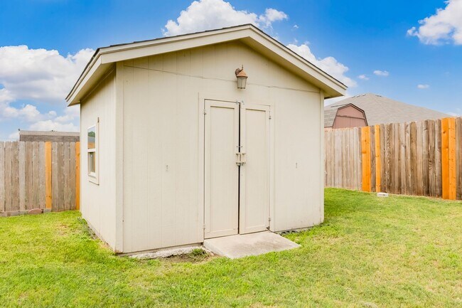 Building Photo - 2405 Coy Dr