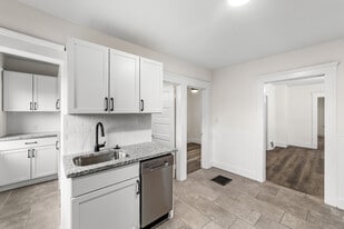 Building Photo - 1352 W 58th St